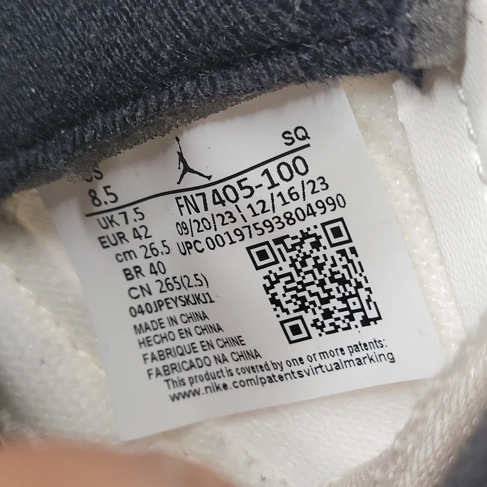 Jordan retro se